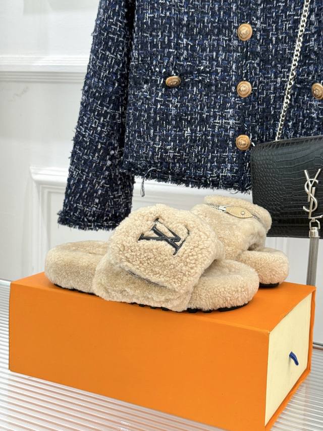 Factory Price: L*V Donkey Brand 25Wf New Fall/Winter Wallet Furry Slippers. Whe