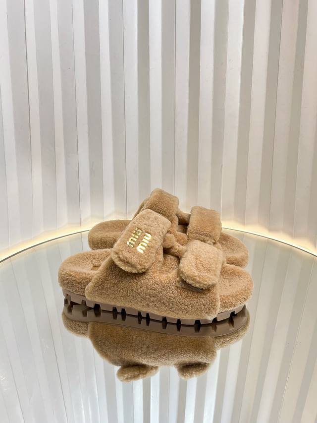 Exclusive new Miu Miu 2025 winter series thick-soled Velcro fur slippers Import