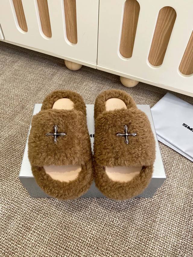 Smfk's new furry slippers have a bit of wildness and personality. This season's