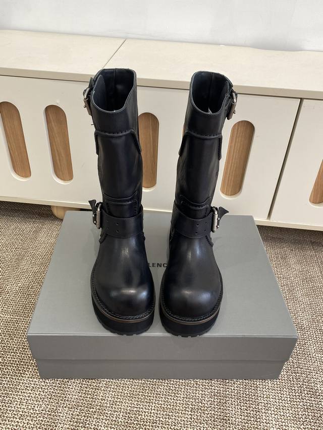 Factory Release! Slip-on high boots The coolest Venom boots are here! Balenciag