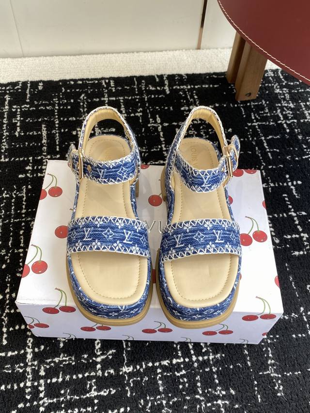 Agent-grade Louis Vitiaton New Arrival~LV Spring/Summer thick-soled patent leath