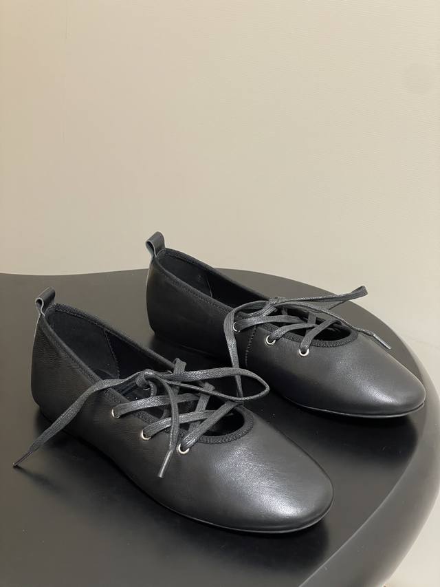 Niche brand Paloma Wool's 2025 early autumn new retro lace-up ballet flat Mary J