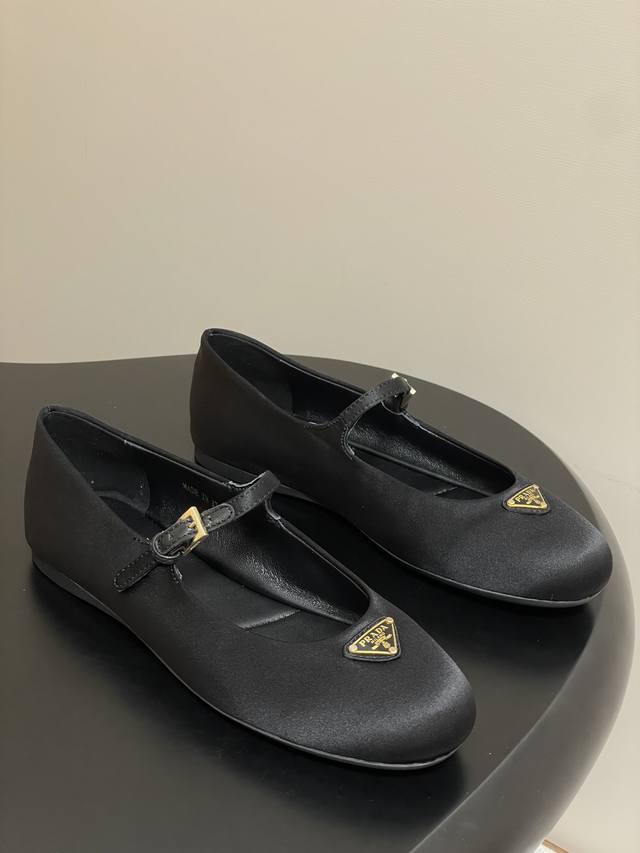 comes with a flight case 25Ss New Early Spring Prada Silk Satin Ballet Flats Ma