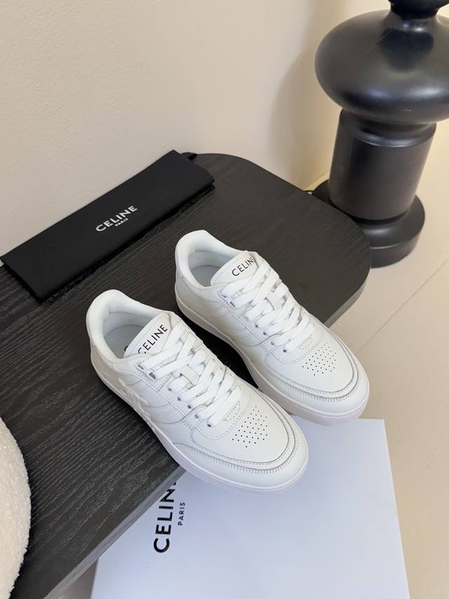 Thin sole Celine Celine Runner Cr-03 sneakers with Celine logo on the tongue and