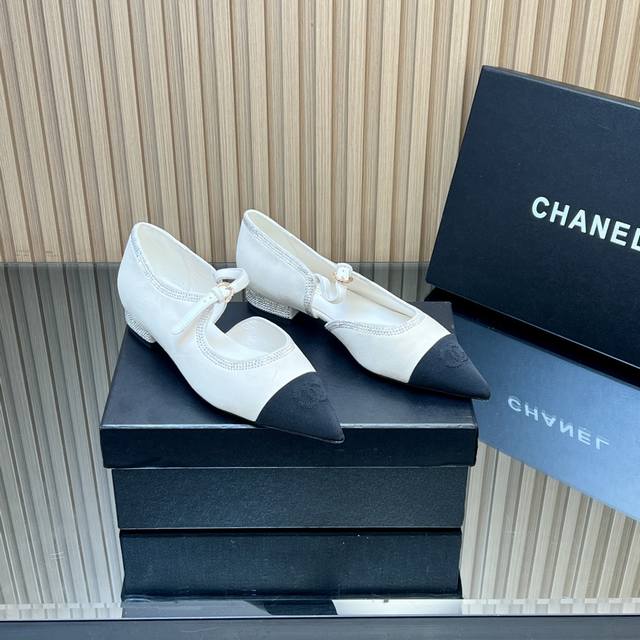 High version New Chanel early autumn style flat shoes with pointed rhinestone Ma