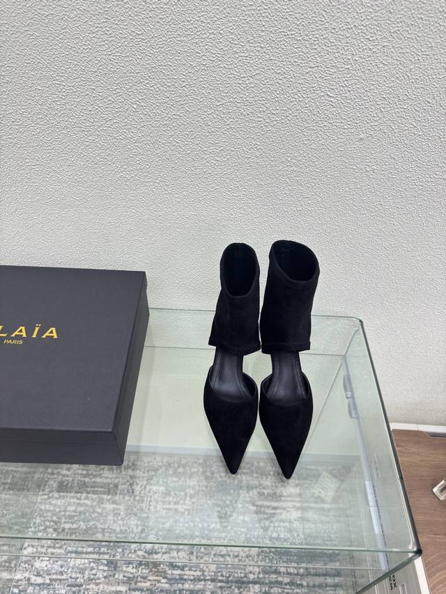 Elastic shoe collar, hollow single shoes, kitten heels, Alaia boots from Paris L