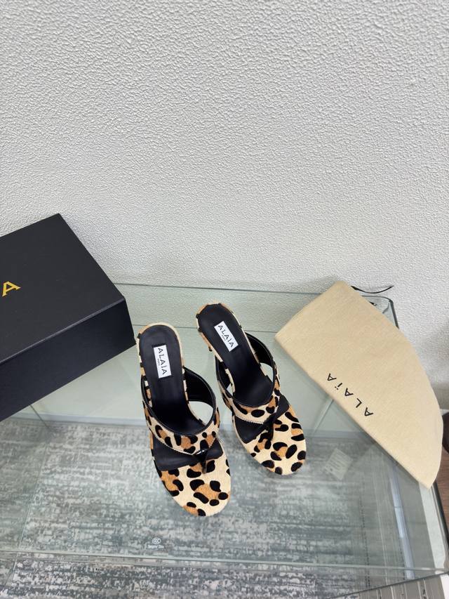 Alaia high-heeled flip-flops from Paris Leopard-print pony fur with cow patent l
