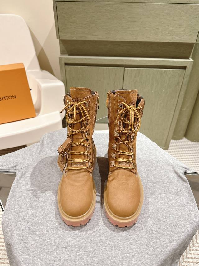 224 Premium thick-soled Martin boots! Louis Vuitton LV counter synchronization s