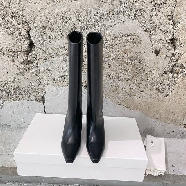 Arket's most beautiful wedge-heeled square-toed boots of the year. These over-th