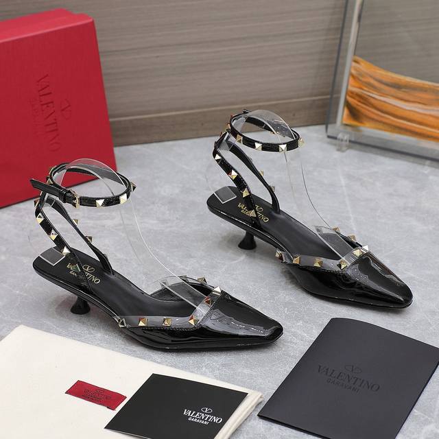 Top-tier purchasing agent version Valentino riveted Valentino new model! Ss late