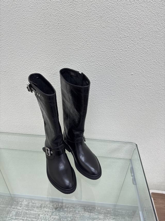 Ggdb Flat-soled knight boots with hand-nailed heels. Black butter leather. Casua