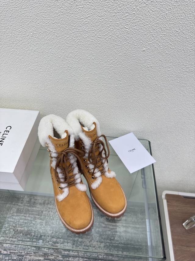 Pure wool ribbed classic ankle boots, couple's hiking straps in nubuck leather.