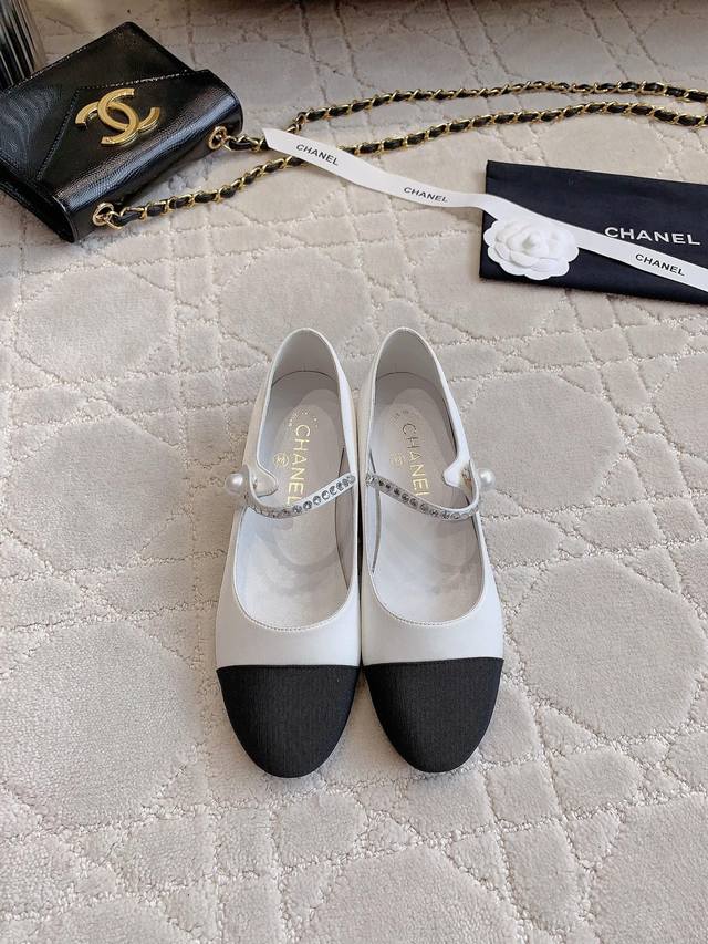 Chane* New flat Mary Jane shoes, embellished with pearl rhinestones, exquisitely