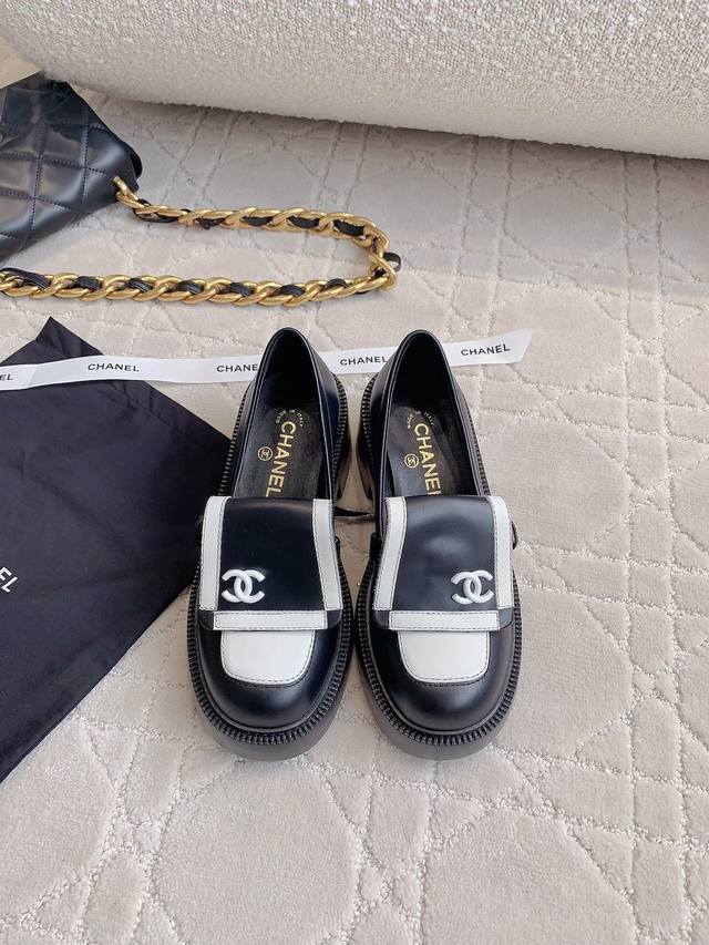 Chane*'s new black and white panda platform loafers add 6cm to your height. Styl