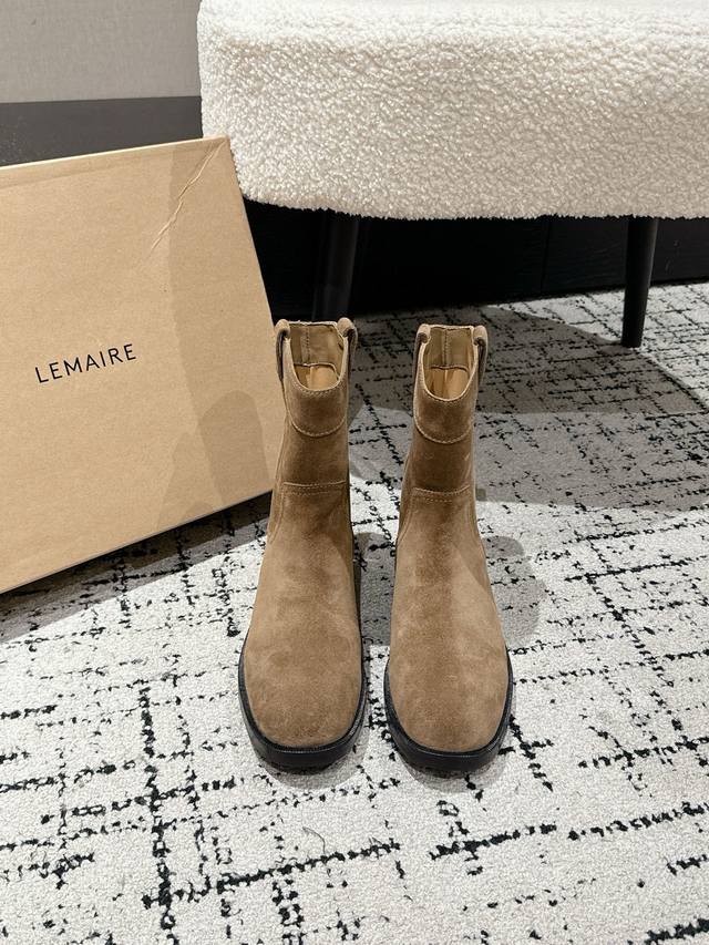 Lemaire 25 Autumn/Winter Square-Toe Slip-On Flat-Heeled Ankle Boots A pair of hi