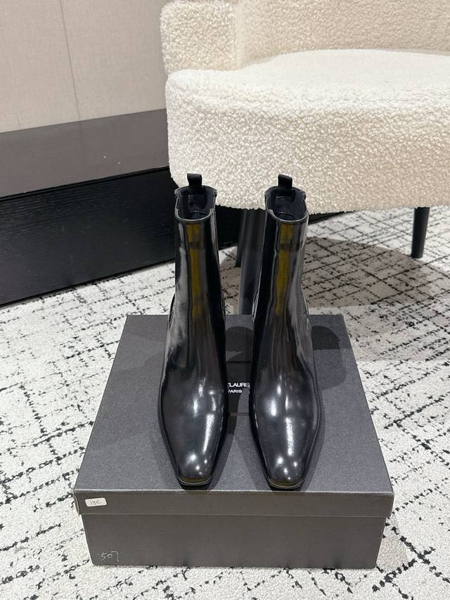 Saint Laurent Ysl 25 Chelsea Ankle Boots The design highlight of these Ysl boots