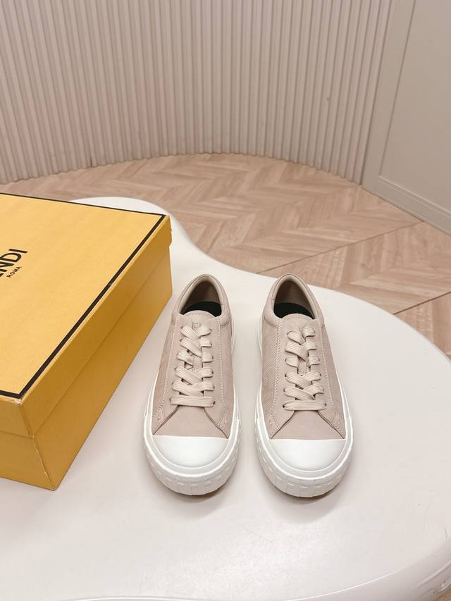 Factory-made, brand new embossed leather Fendi 2025 new sneakers, casual sports