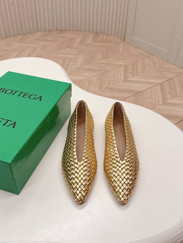 Factory, Bv2025 new series, one-piece hand-woven, seamless Bv Sofia flat-soled,