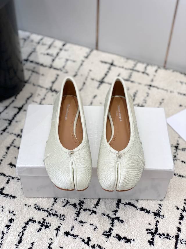 Factory, Maison MargielaحMm6 Margiela 25 new wrinkled split-toe shoes Tabi split