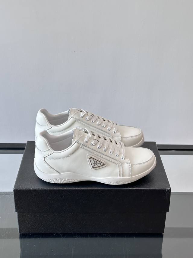 prad* Prada's new high-end men's sneakers are casual and versatile. Crafted from