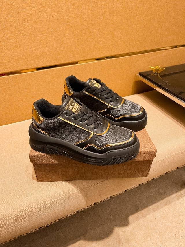Factory p-batch Versace men's shoes, a 1:1 replica of the high-end brand's offi