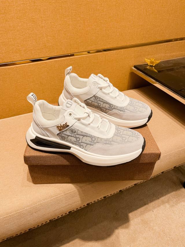 Factory-ordered Dior men's shoes, a 1:1 replica of the high-end brand's officia