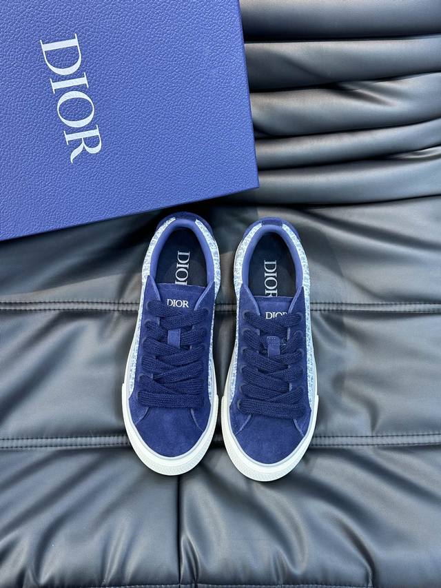 dio~R This B33 sneaker is a fresh take on the classic tennis shoe, with a sleek