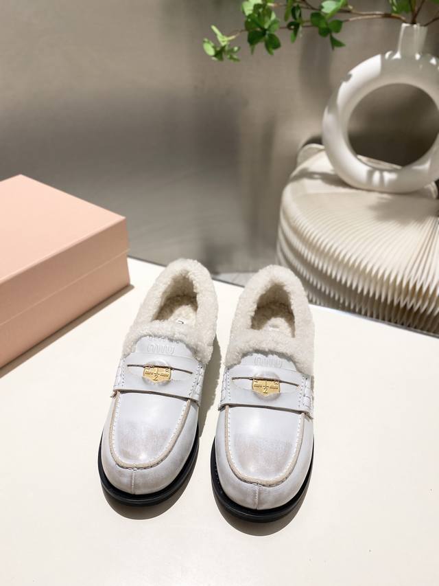 Factory Price: Women's Sports Shoes. Original open-edge beading and two version