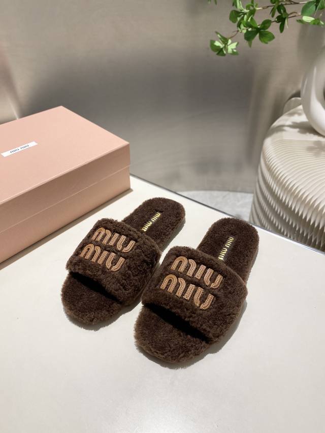 Factory price p Women's clothing and women's sports shoes, original Miumiu top-