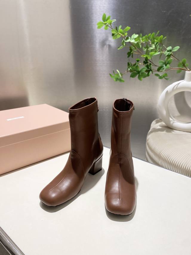 Factory price p Women's clothing and women's sports shoes original single Miumi