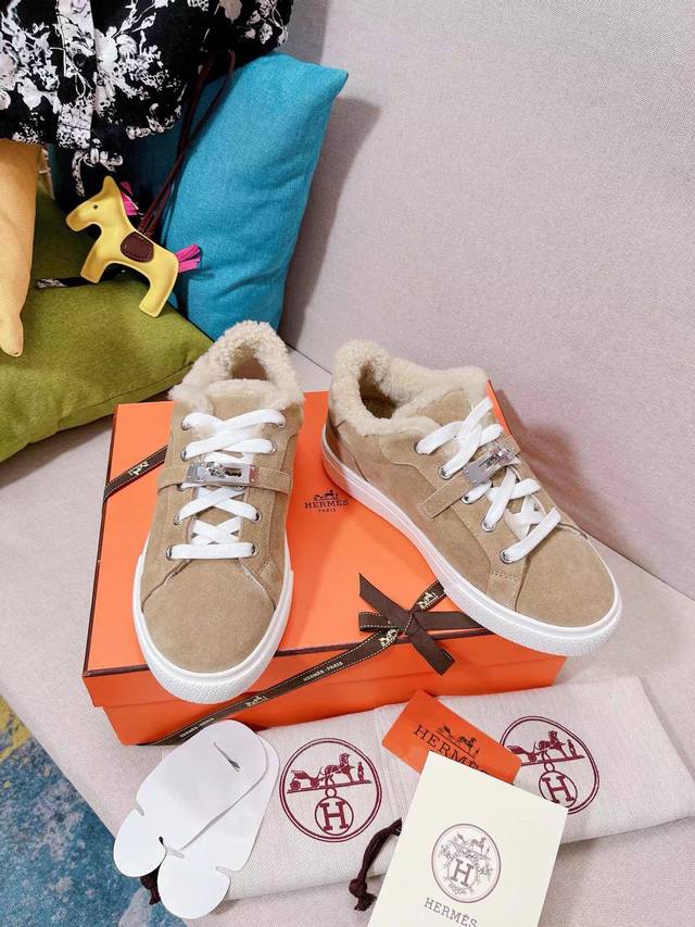 Factory Price Women's Shoes and Sportswear Originals Herm*S Fall/Winter New Fur