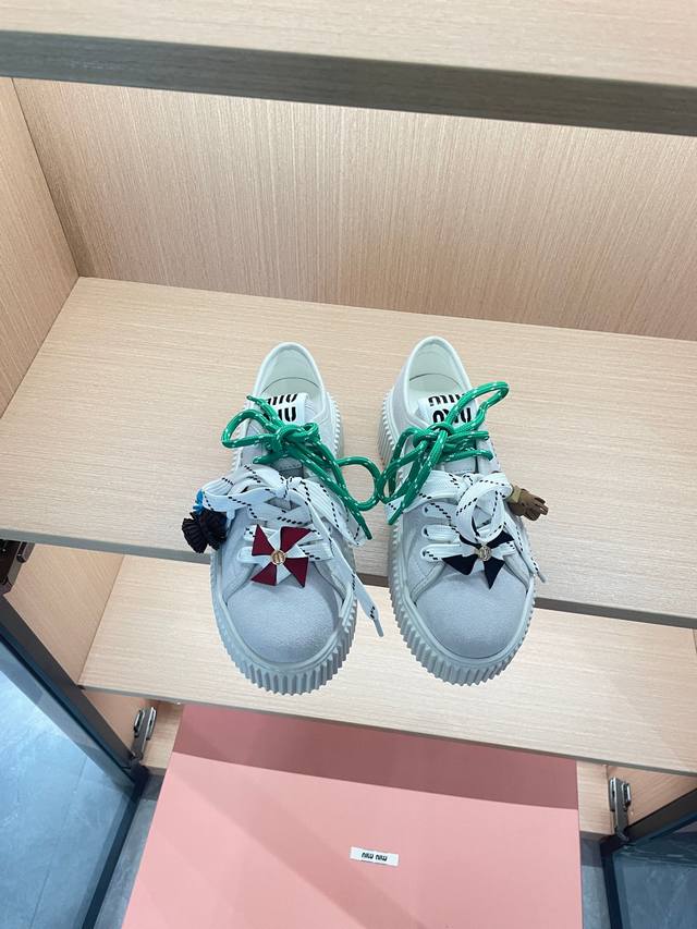 Factory price women's clothing and women's sports shoes original Miumiu 25 autu