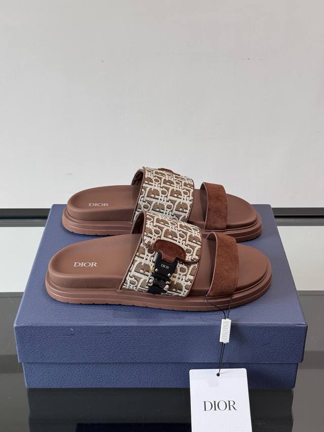 Factory Price Men's Sports Shoes Original Dior Men's Sandals and Slippers. Exhi