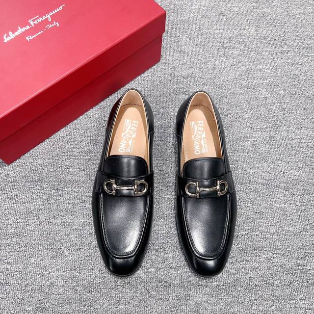 Factory Price Men's Shoes, Original Ferragamo Men's Leather Shoes. This cowhide