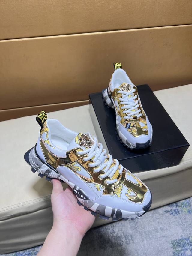 Factory-priced men's sports shoes. Original Versace quality. Unique, modern sne