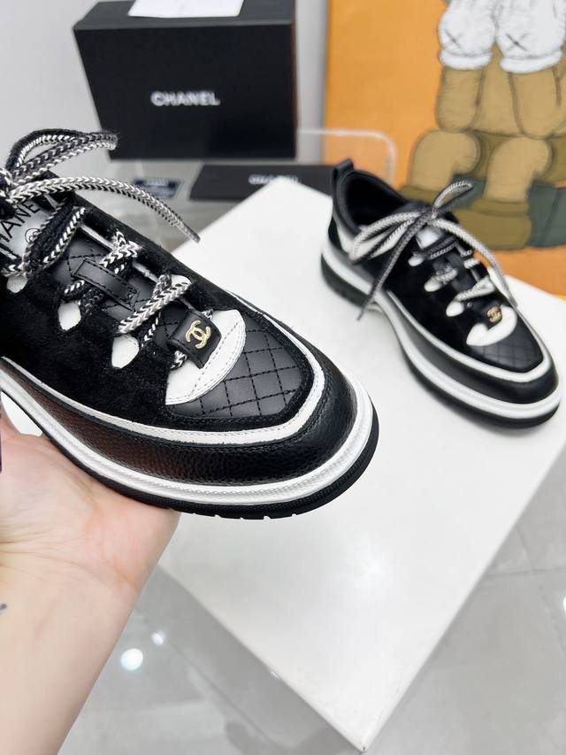 Actual price: Chanel's new Milan catwalk sneakersDouble C square round toe lace-