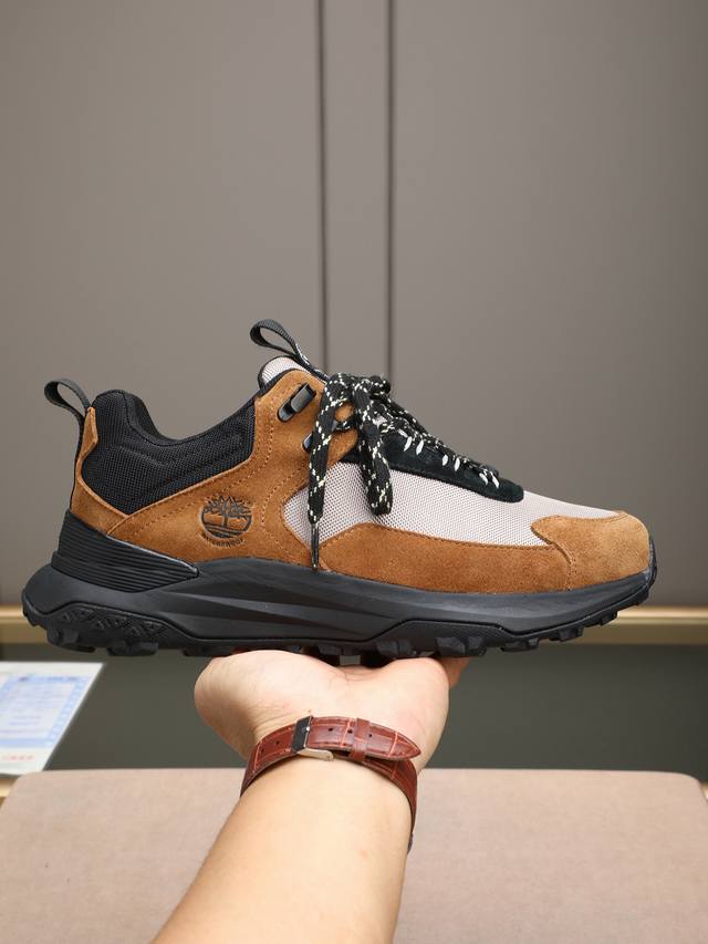 p New Timberland low-top outdoor casual shoes, a perennial bestseller, come in o