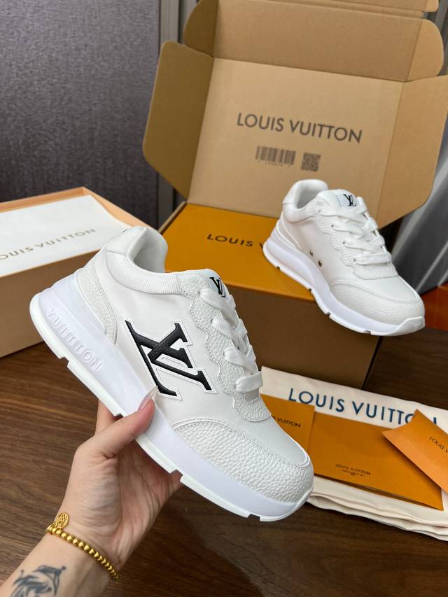 Lv Louis Vuitton L-branded thick-soled casual couple's sneakers . Crafted from