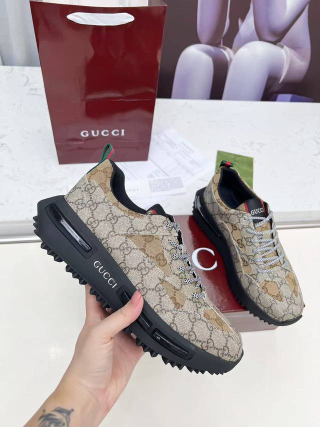 Top version Gucci new men's casual shoes, classic old flower color matching tre