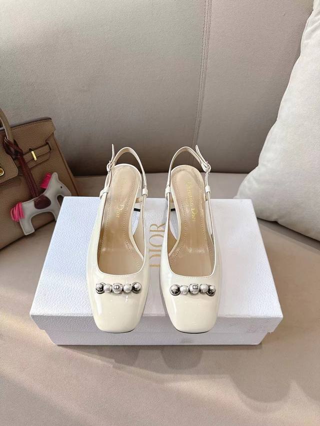 D's SS25 Miss Dior exquisite Mary Jane new arrivals with small square toes for a
