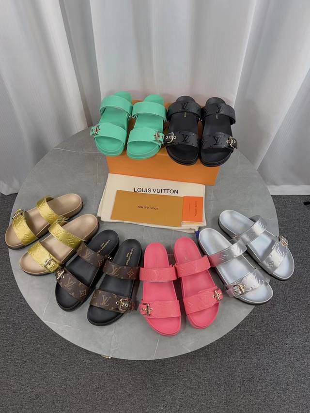 Lv new spring and summer slippers with adjustable buckle straps and a beachy des
