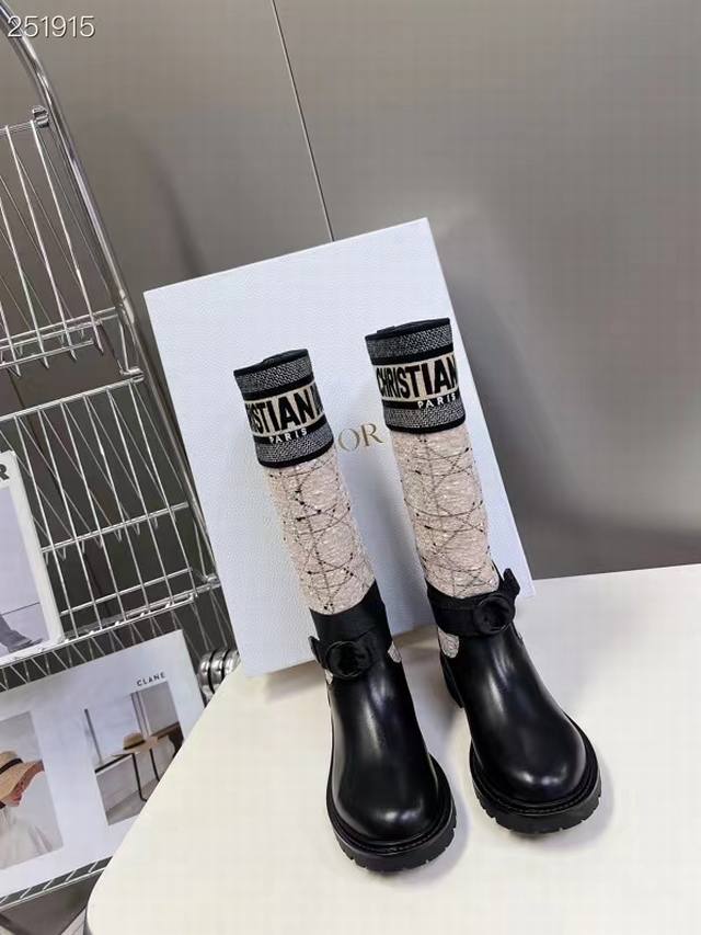 Dior's new autumn and winter colorblock boots, the latest autumn and winter embr