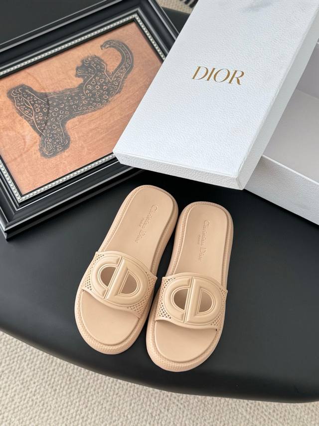 Size: 36-41 Single size, single mold + laces lined with the same sizing as the o