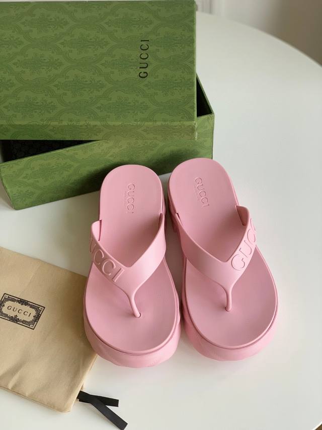 Single size, single mold + shoelaces with coding Sizes: 35-41 Gucci's latest sp