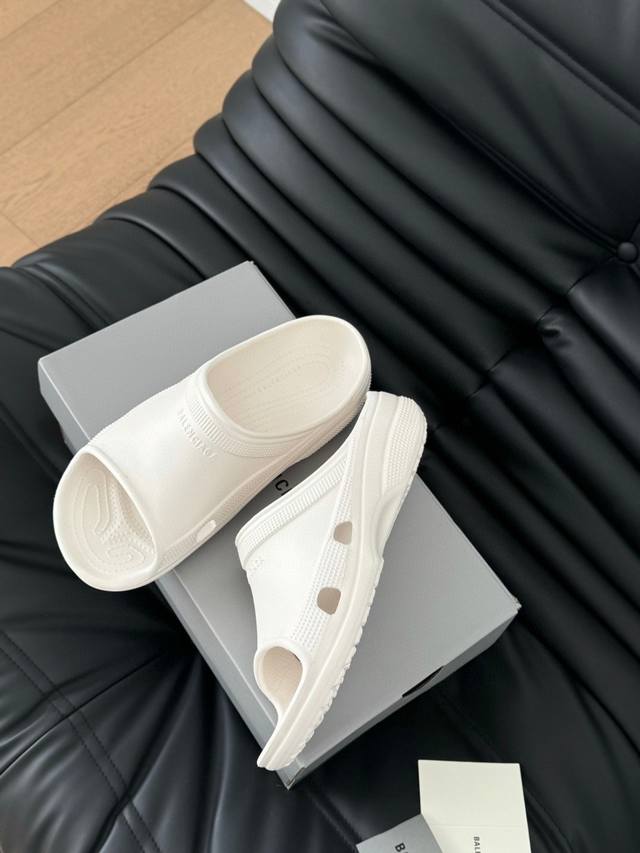 Men's single size, single mold Size: 40-46 Balenciage Pool Crocs collaboration t