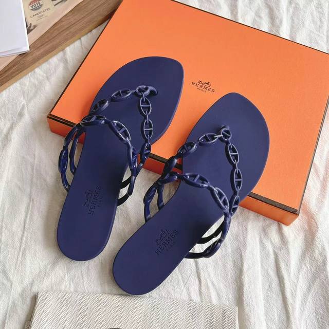 The TPU outsole and logo are the same glossy original. Sizes: 35-41. Latest spr