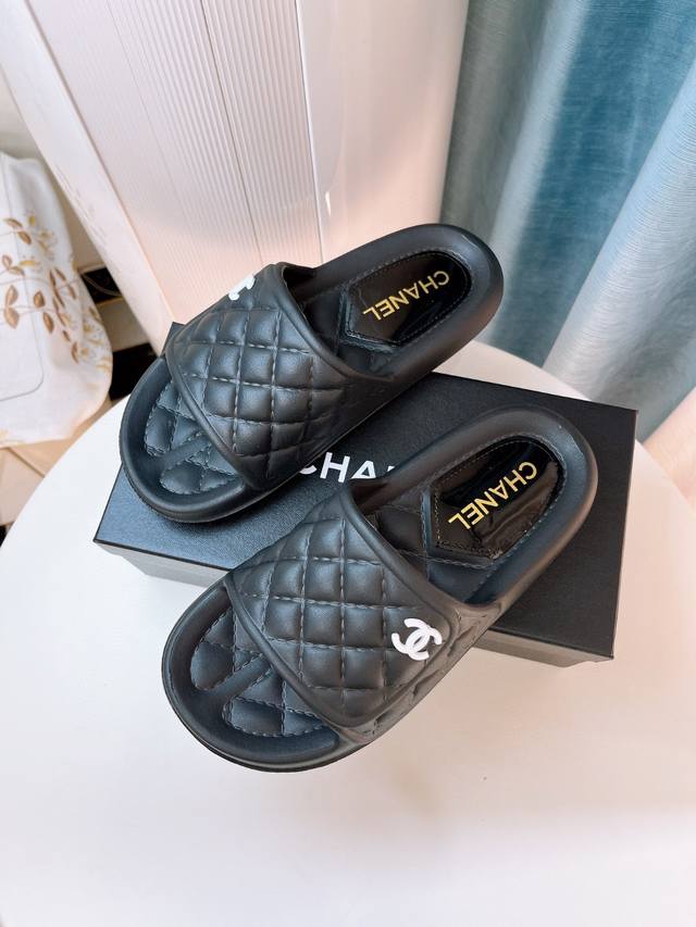 Ch Nel Xiang's best-selling used flip-flops, Vantage. For vintage enthusiasts...