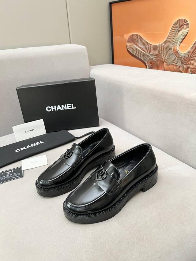 Factory price p 4B Chanel high school student retro loafers A pair of big-toed