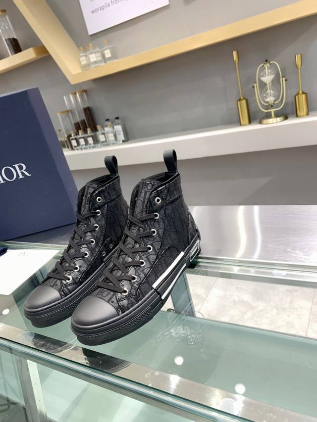 Dior's premium couple's edition upper: Made from custom-made, original frosted p