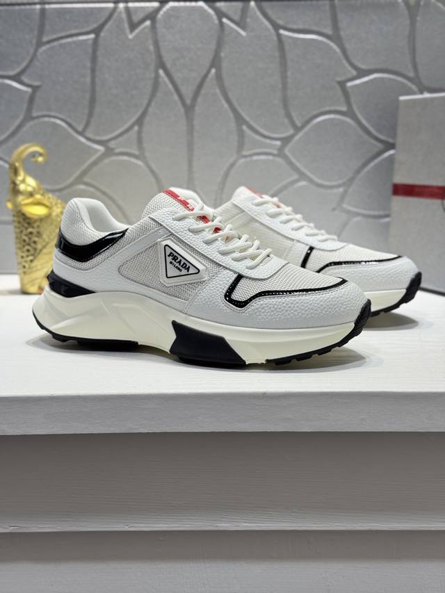 prada* High-end boutique Prada ~ The latest classic men's shoes are now availabl